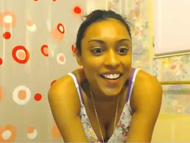 Indian babe exposing on cam while in shower