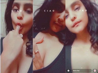 Horny Desi Girl Shows Boobs