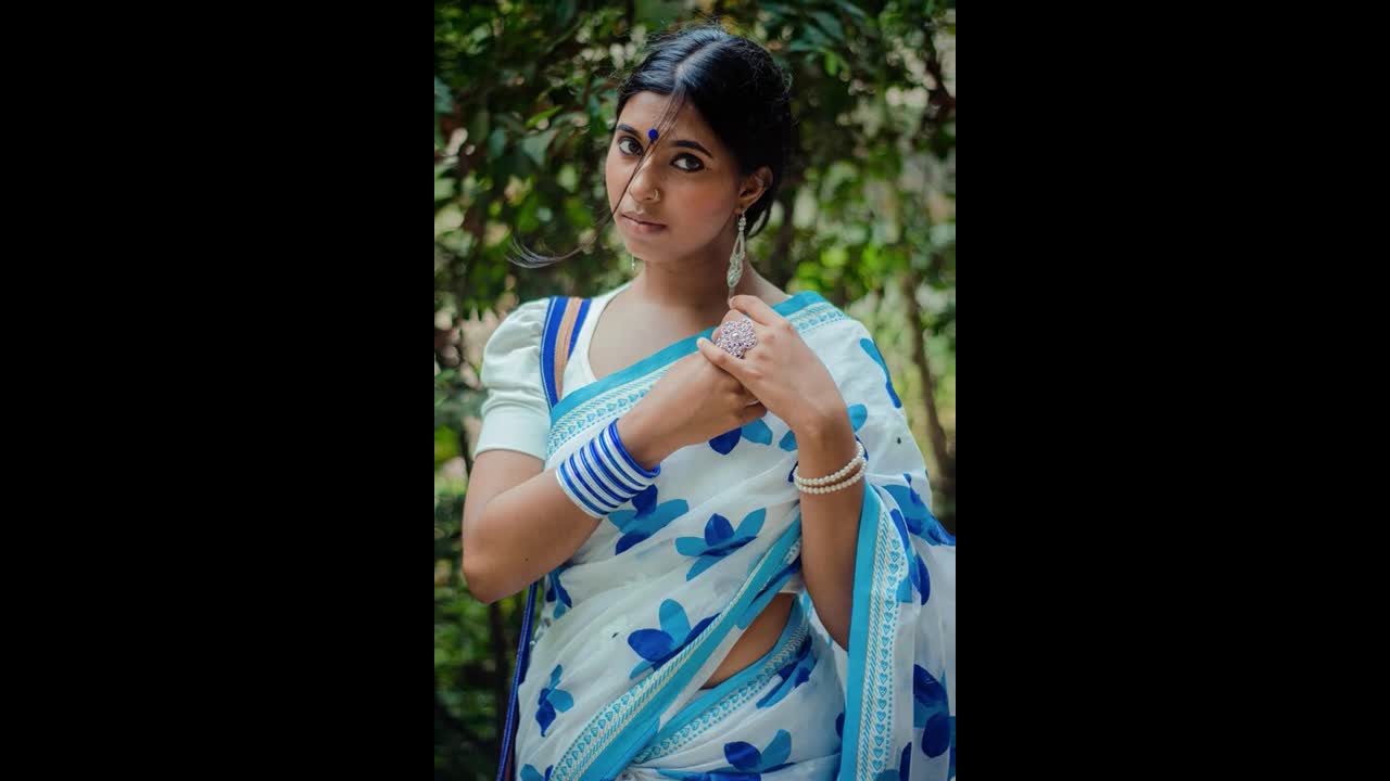 Horny Babe Showing And Boobs Sucking Lover