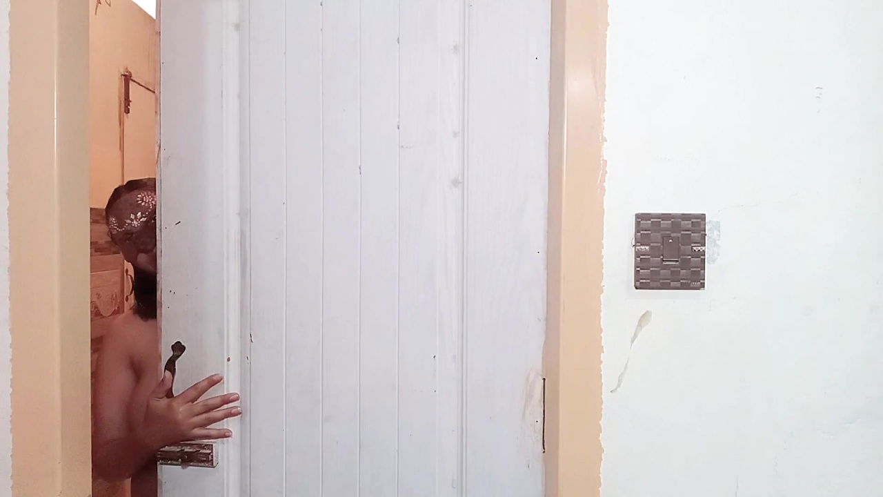 Indian Desi Aunty ko nahaty hue Dekh kr Lund ka Pani nikal aya Indian Aunty Hot Sex Hindi Audio