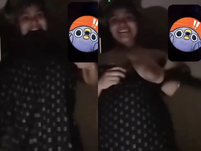 Bangladeshi girl huge boobs showing at night on video call