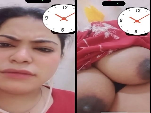 Unsatisfied aunty showing huge boobs to lover viral MMS