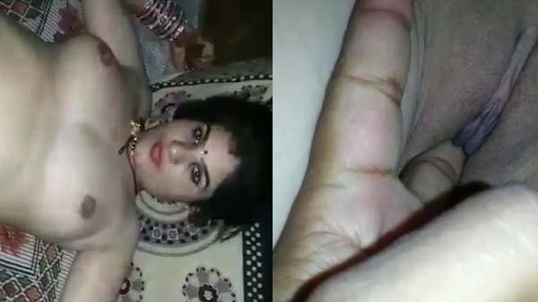 Khubsurat bhabhi ki chut mein fingering